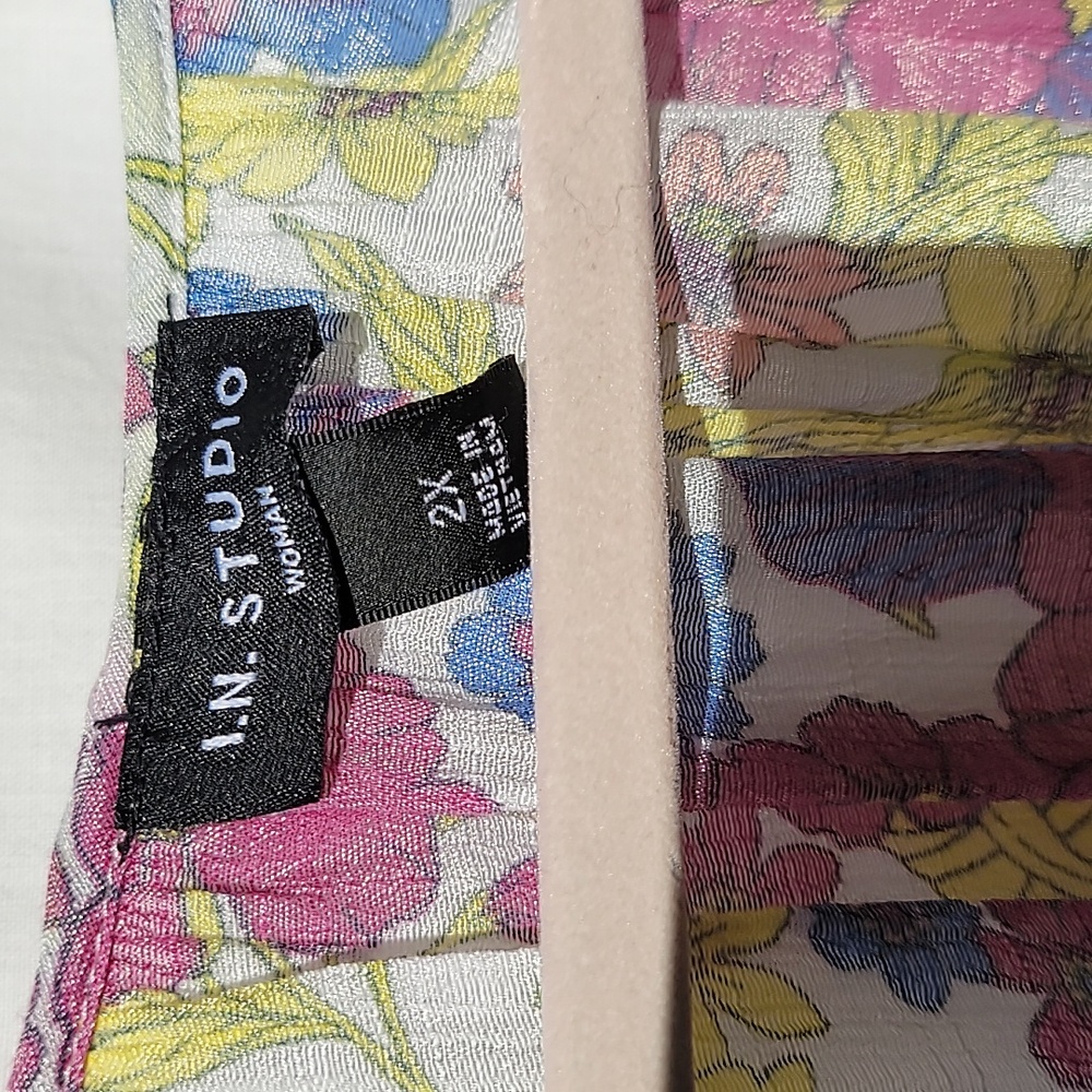 I.N. Studio Vibrant Floral Sheer Blouse 2x - Picture 2 of 4
